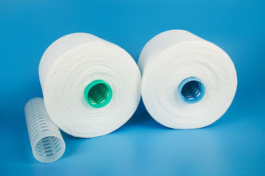 40/2 Virgen blanca cruda hizo girar el hilado torcido de los hilados de polyester en cono plástico