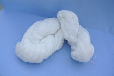Cina 100% Raw White Bright Spun Polyester Hank Benang 40/2 &amp;amp; 50/3 pemasok