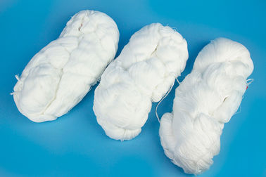 Cina 40/2 50/3 Putih Putih Terang Virgin Grade AA 100% Polyester Spun Yarn Hank untuk Jahit pemasok