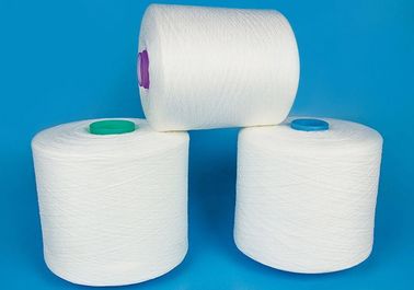 Cina 100 Polyester Yarn Ne 302 Berputar dengan Kekuatan Tinggi pada Benang Tabung Mewarnai pemasok