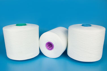 100 Polyester Yarn Ne 302 Berputar dengan Kekuatan Tinggi pada Benang Tabung Mewarnai pemasok